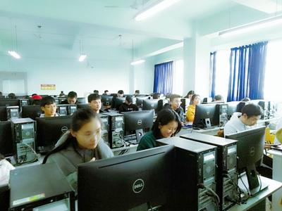 電信學(xué)院舉行“Web前端開發(fā)”校企合作實訓(xùn)課開班儀式